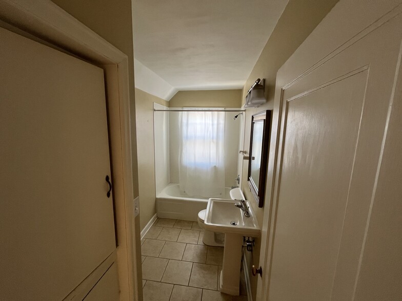 Bath with linen storage - 306 E 18th St