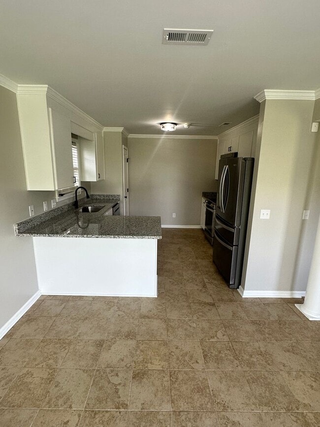 Building Photo - Gorgeous Home in Dothan, AL