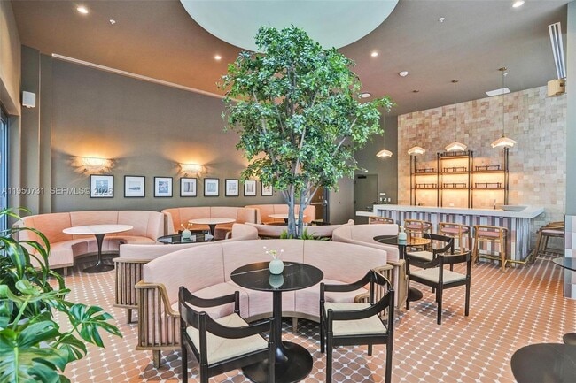 Building Photo - 11 NE 6th St