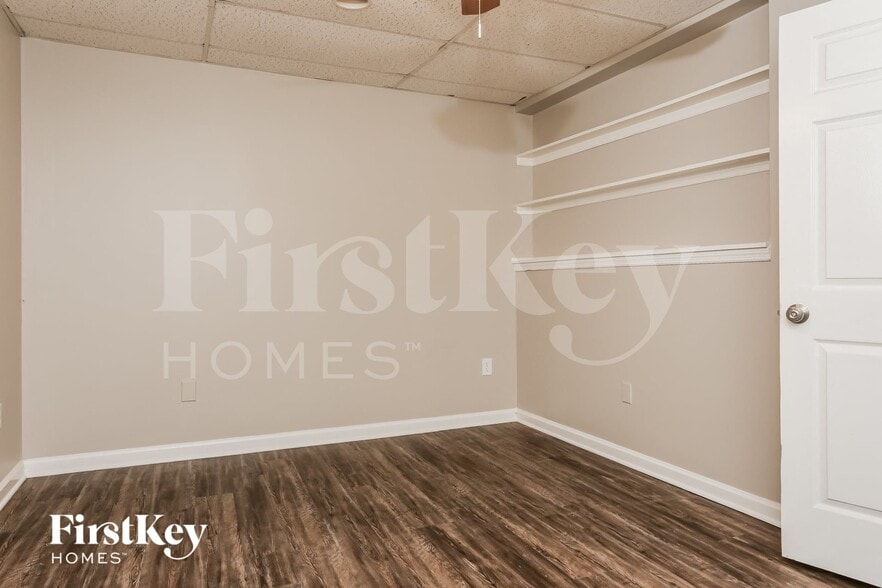 Building Photo - 6319 Hillview Ln