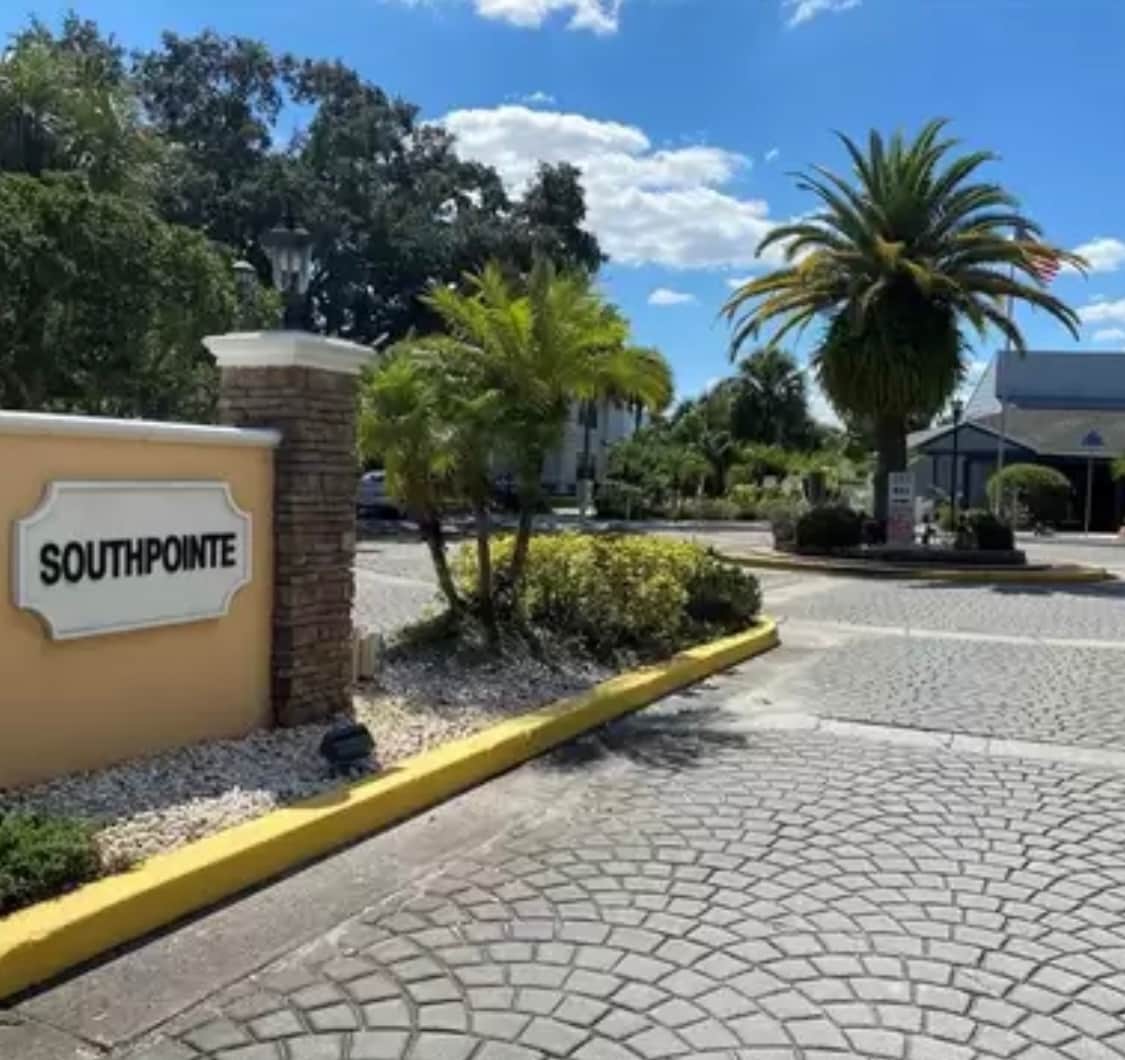 Building Photo - 3828 Southpointe Dr