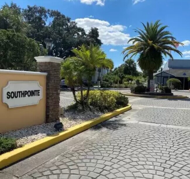 Building Photo - 3828 Southpointe Dr