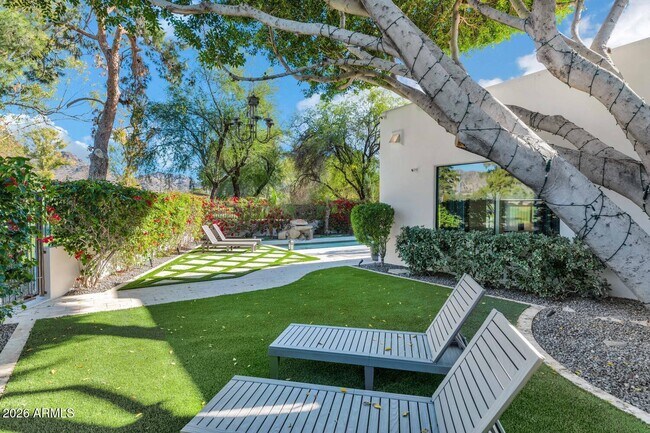 Building Photo - 6198 N 28th Pl