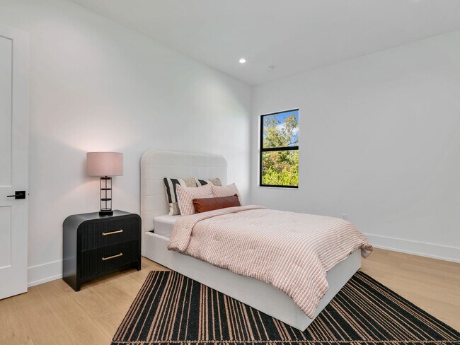 Building Photo - Brand-new contemporary estate on 2.27 private acres