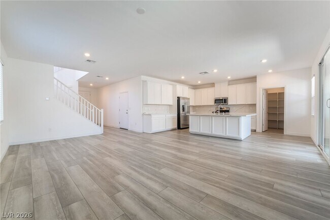 Building Photo - 3952 Henny Ave
