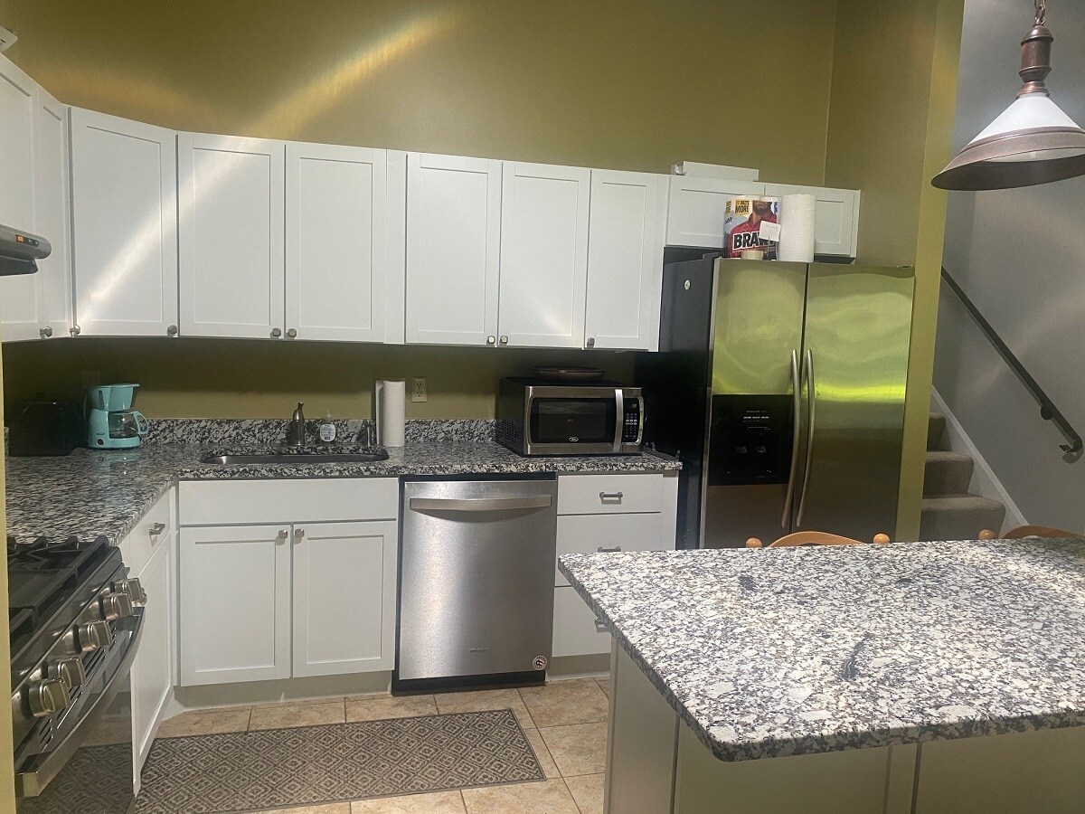 Building Photo - 9720 Cimarron Cir