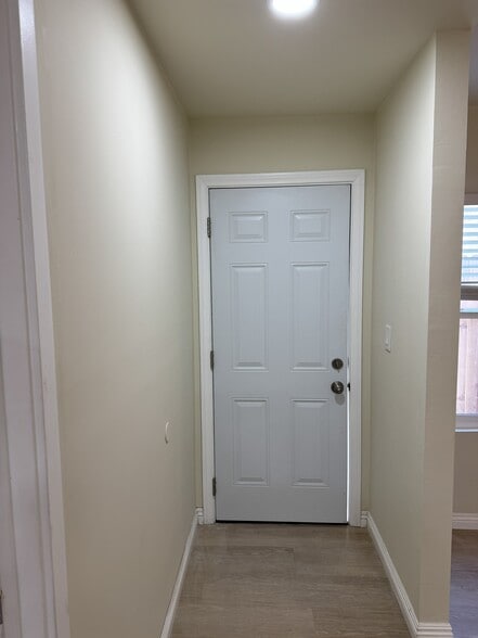 Primary Photo - 7860 Port Royale Dr