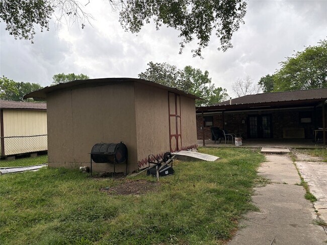 Building Photo - 415 Zinn Dr