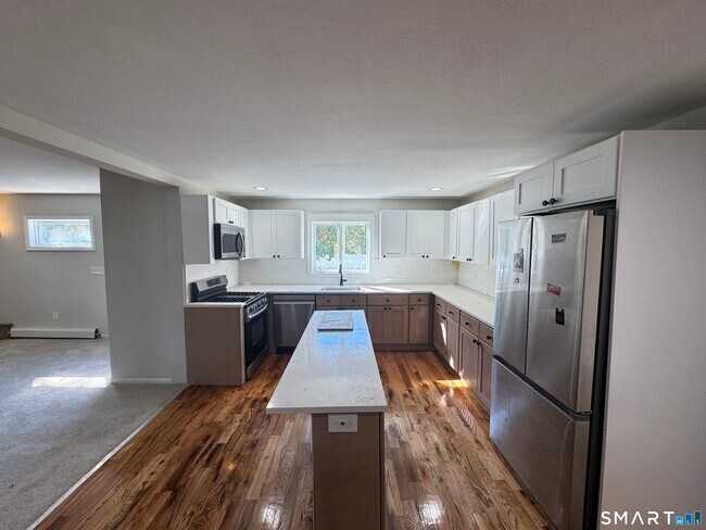 Building Photo - 137 Middletown Ave