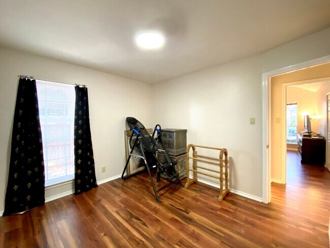 Building Photo - 13706 Morningbluff Dr