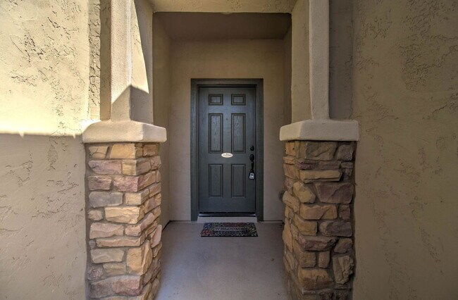 Building Photo - 6570 W Sonoma Way