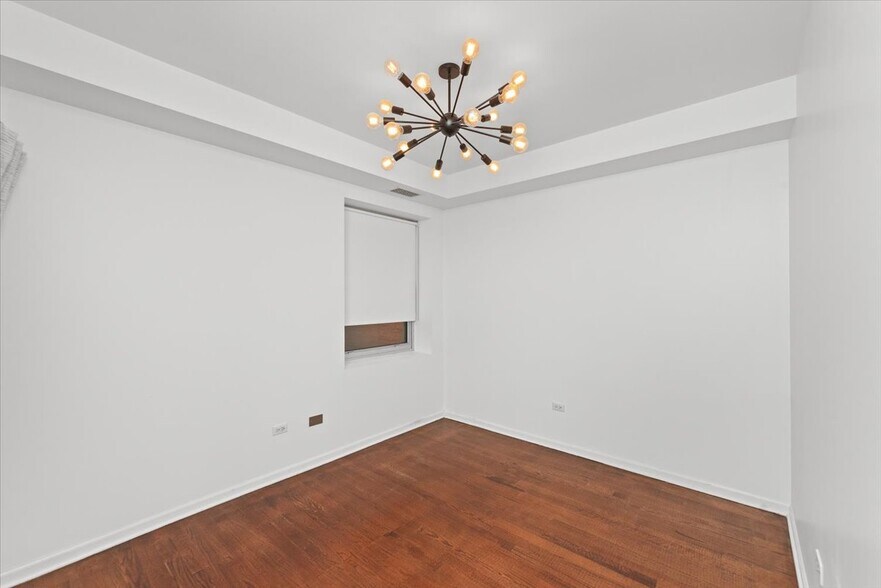 Building Photo - 744 W Fullerton Pkwy