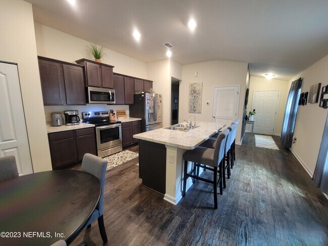 Building Photo - 7940 Meadow Walk Ln