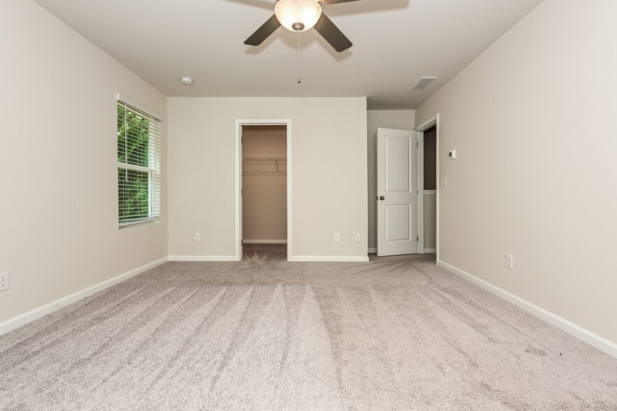 Building Photo - 3577 Saratoga Cir