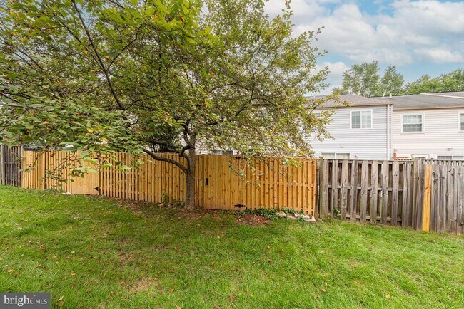 Building Photo - 6320 Lightburn Ct