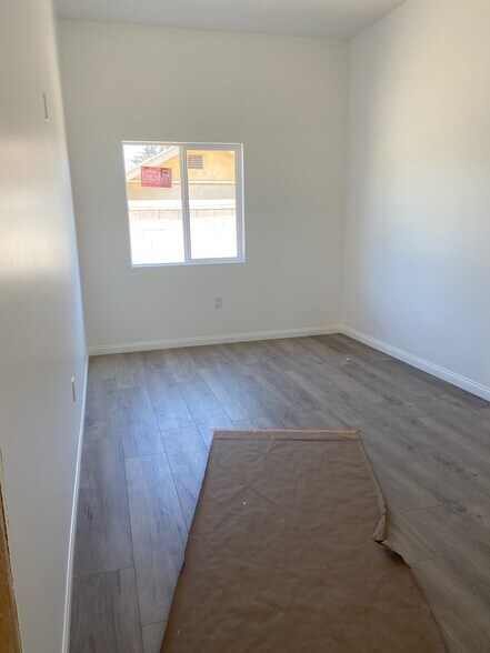 Building Photo - 1131 W 47th St