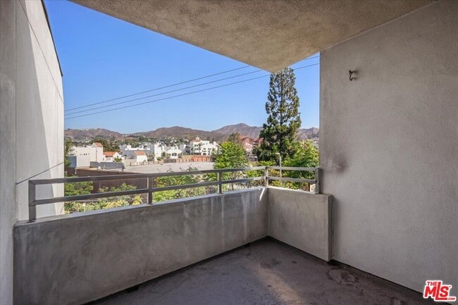 Building Photo - 15480 Antioch St