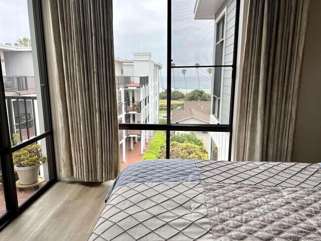 Building Photo - 8263 Camino Del Oro