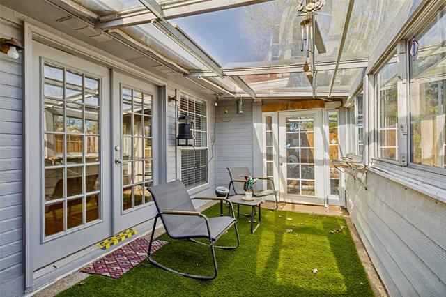 Building Photo - 3024 Encino Dr