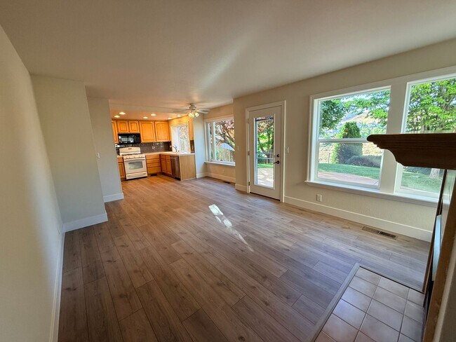 Building Photo - 3056 Alpine Creek Rd