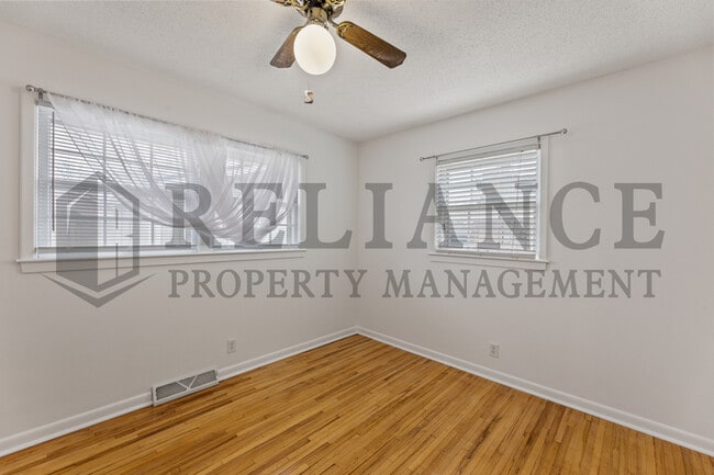 Building Photo - 2210 W Columbine Ln