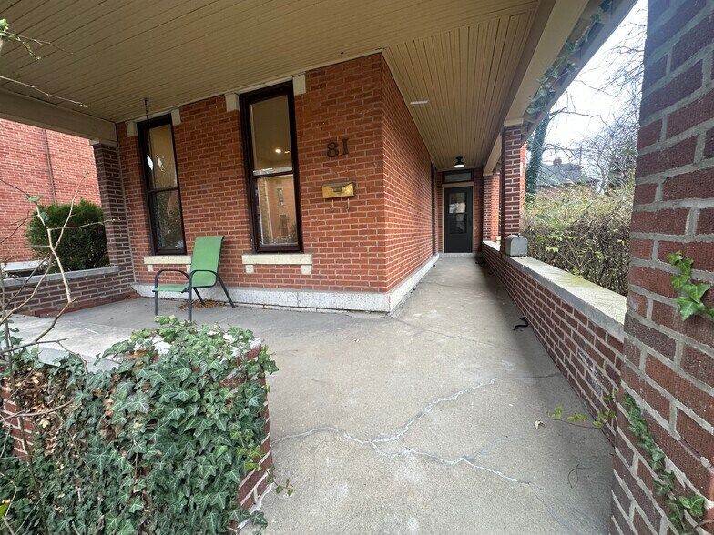 Front patio looking over Warren st - 81 Warren St