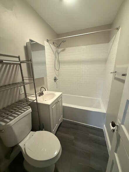 Building Photo - 46 Mooreland St