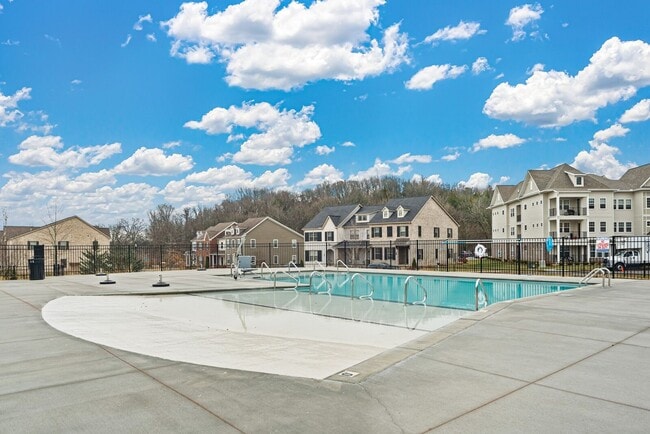 Building Photo - 2 Bed, 2 Bath Condo w/ Elevator Close to D...