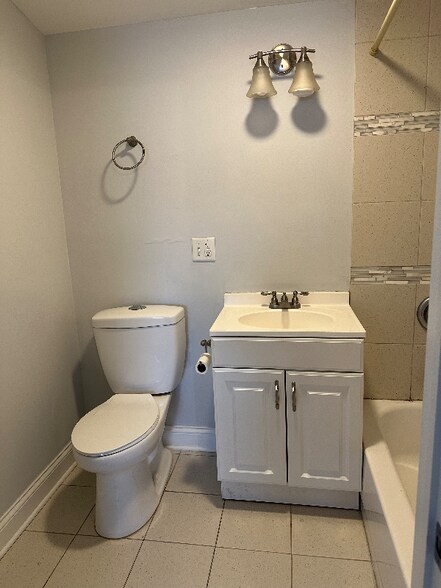 Building Photo - 1650 N Keeler Ave