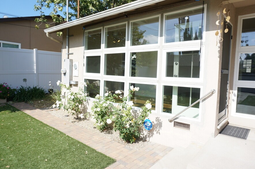 Building Photo - 5540 Balboa Blvd