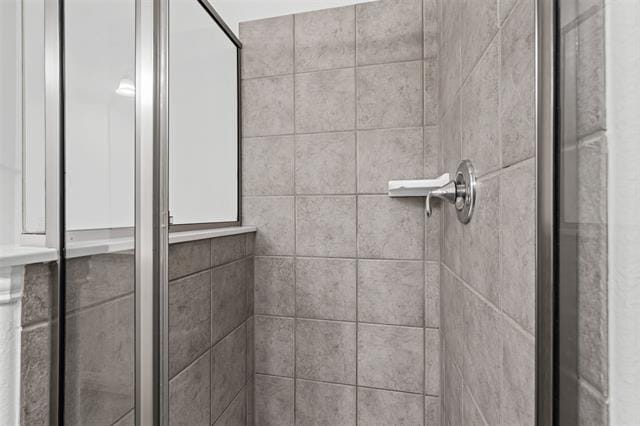 Building Photo - 720 E 1st St