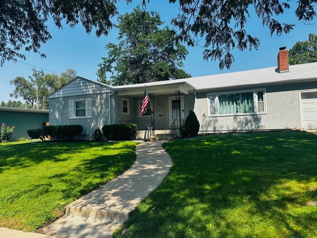 Primary Photo - ALL PROSPECTIVE TENANTS MUST SUBMIT A $58 ...