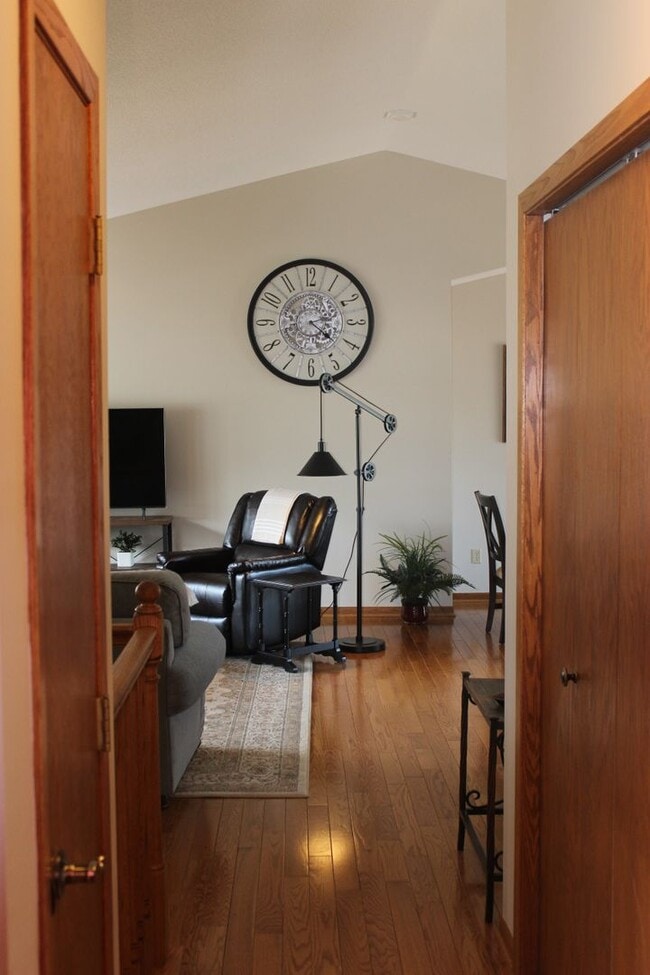 Building Photo - Main Floor Living - Updated 2021 - 5 Min from Mayo