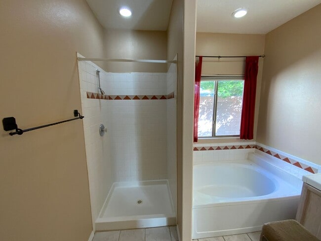 Building Photo - 3 Bedroom Single Story Home Available Near...