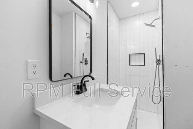 Building Photo - 1405 14th Ave N