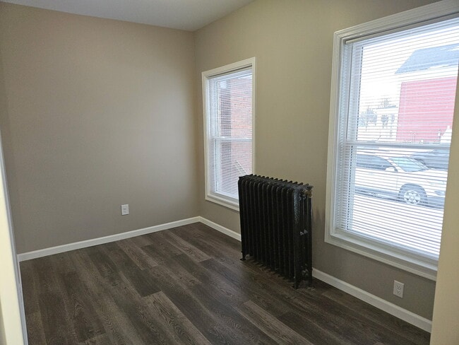 Building Photo - 720 Broad St