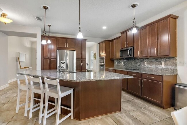 Building Photo - 2450 Chateau Lp