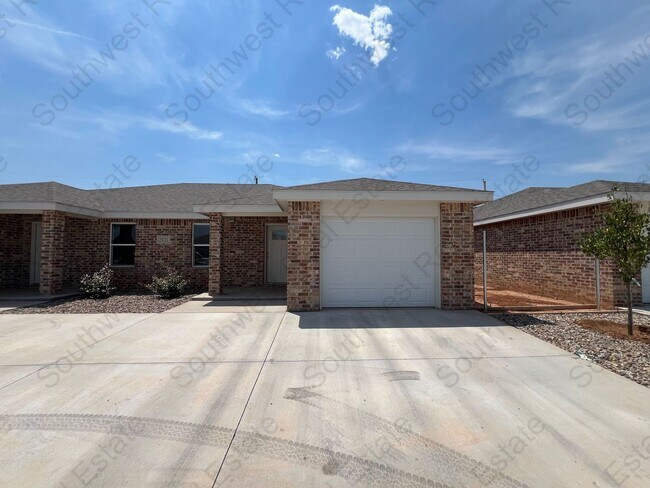 Primary Photo - 2121 Bobwhite Ct