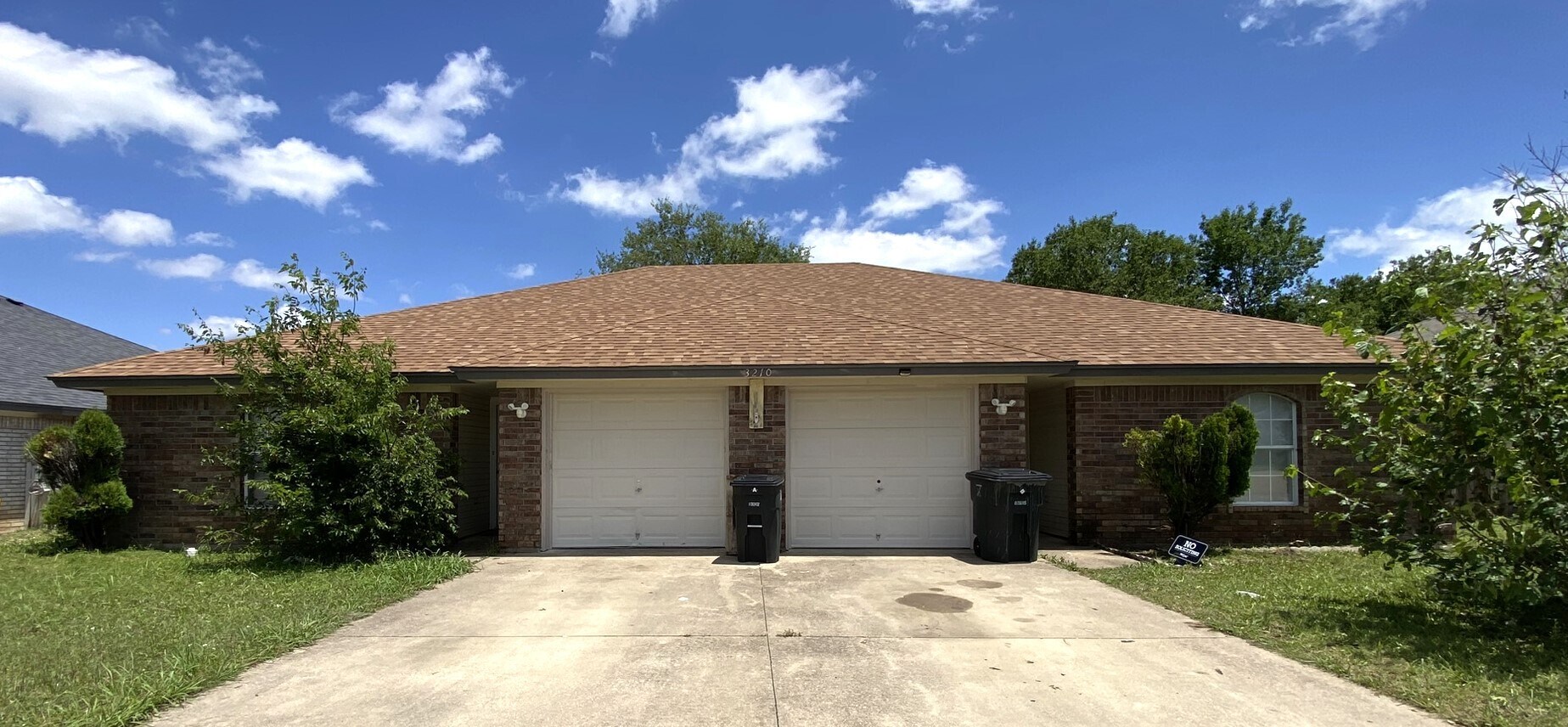 Building Photo - 3210 Toledo Dr