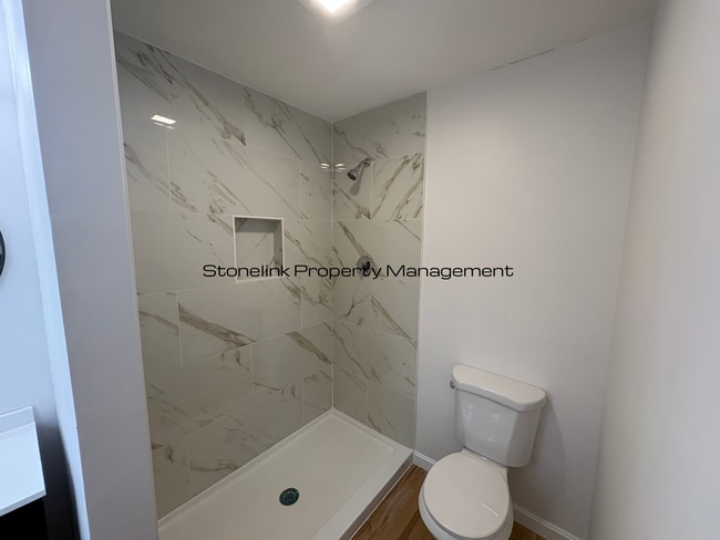 Building Photo - 1014 Douglas Ave