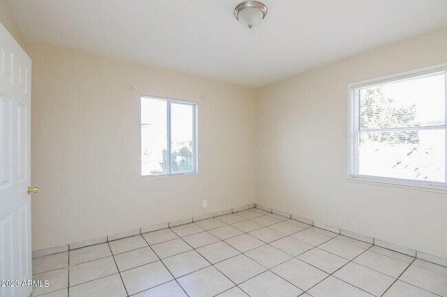 Building Photo - 4610 S 21st St