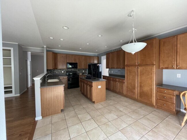 Building Photo - 12965 Banyon Cir
