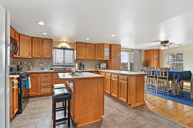Building Photo - 36946 N Waterside Ln