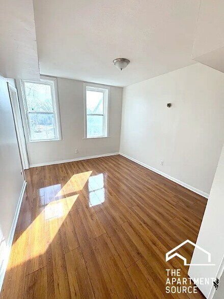 Building Photo - 8444 S Buffalo Ave