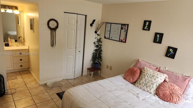 Building Photo - 4540 SW 68th Ct Cir