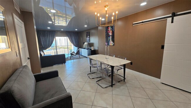 Building Photo - 300 Bayview Dr