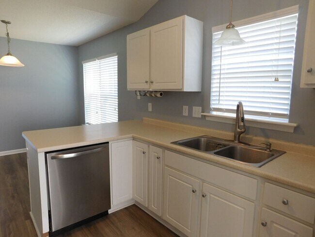 Building Photo - 205 Sellhorn Blvd