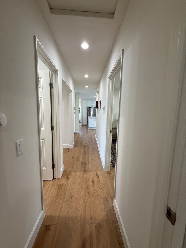 Building Photo - Gorgeous Remodeled 2Br/2Ba house W/2 Car attached  Garage in Oaks North