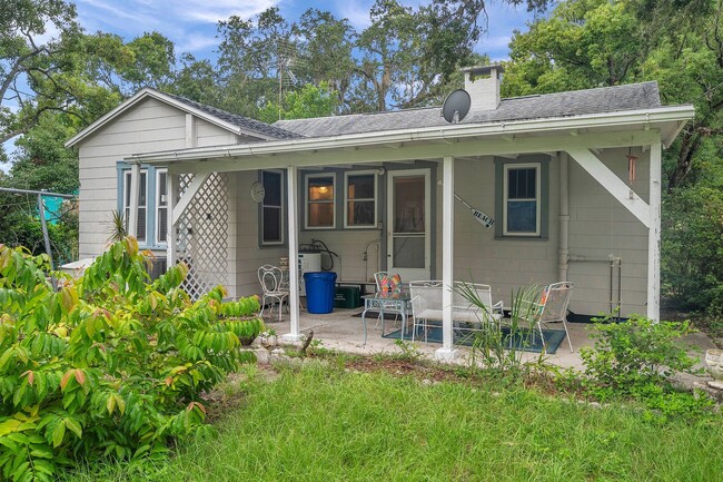 Building Photo - Charming Fully Furnished Gulfport Bungalow |