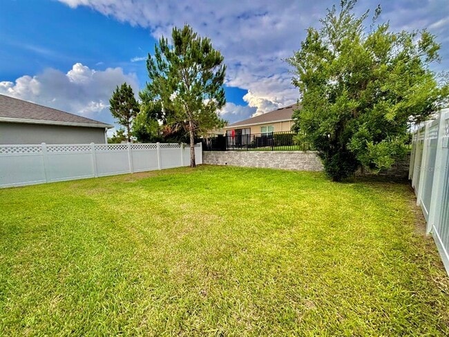 Building Photo - 7563 Ashcroft Dr